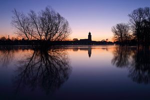 Vue de Deventer juste avant le lever du soleil