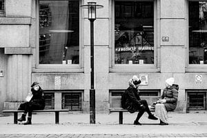 Straatfotografie Groningen - zittend op bankje van Gea de Boer