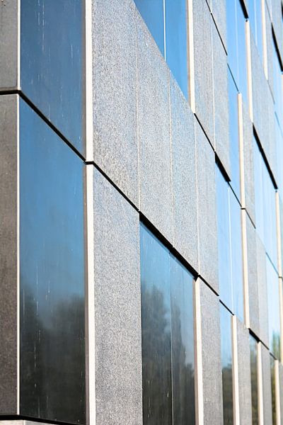 Concrete slab facade by Heiko Kueverling
