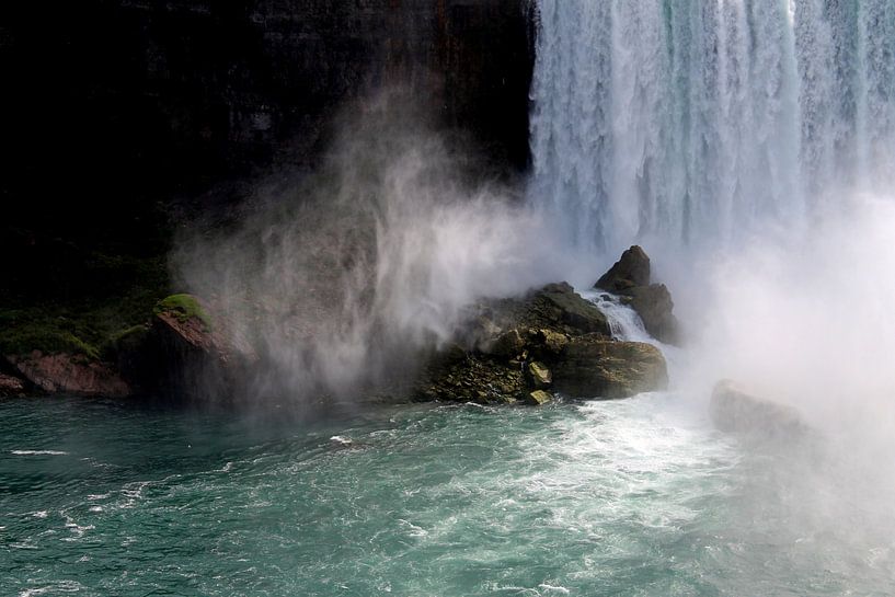 Niagara mist by Naomi Kroon