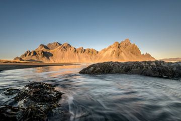 Vestrahorn, une crête montagneuse impressionnante dans le sud-est de l'Islande.