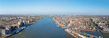 Lucht panorama van de stad Dordrecht aan de rivier de Merwede in Nederland van Eye on You