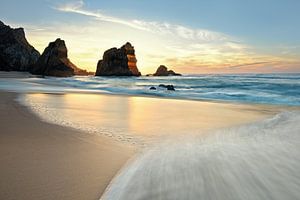 Zonsondergang bij Praia da Ursa - prachtig Portugal van Rolf Schnepp