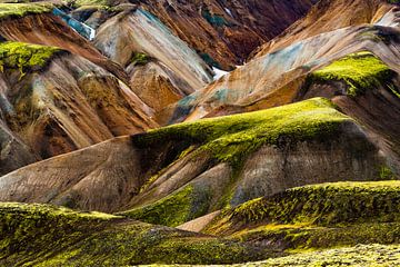 Kleurrijke bergen rond Landmannalaugar in IJsland