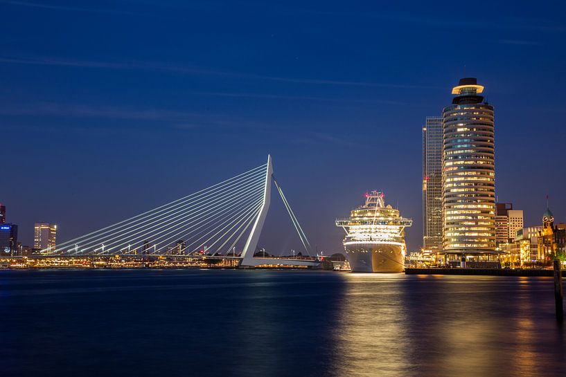 Cruise by Guido Akster