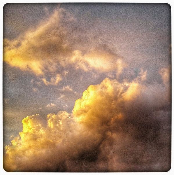 Gele Wolken van Kuba Bartyński