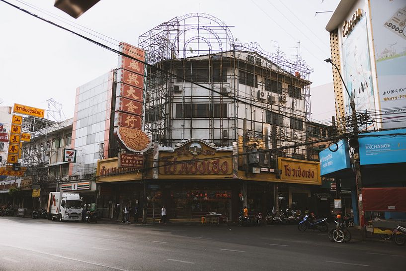 Chinatown billboards: Colourful Stories of Bangkok by Ken Tempelers