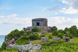 Mayan ruins near the beach of Tulum in Mexico sur Michiel Ton