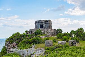 Mayan ruins near the beach of Tulum in Mexico von Michiel Ton
