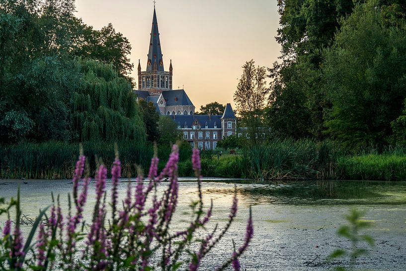 Église et forêt 2 par Luna Verbrugghe