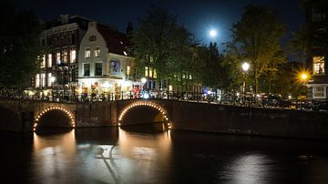 The moon over Amsterdam von Scott McQuaide