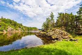 Felsen und Bäume im Naturreservat Kobbungen nahe Strömstad, Sc von Rico Ködder