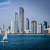 Abu Dhabi skyline van Inge van den Brande