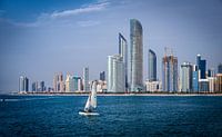 Abu Dhabi skyline van Inge van den Brande thumbnail