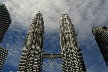 Kuala Lumpur Petronas Towers by Richard Wareham