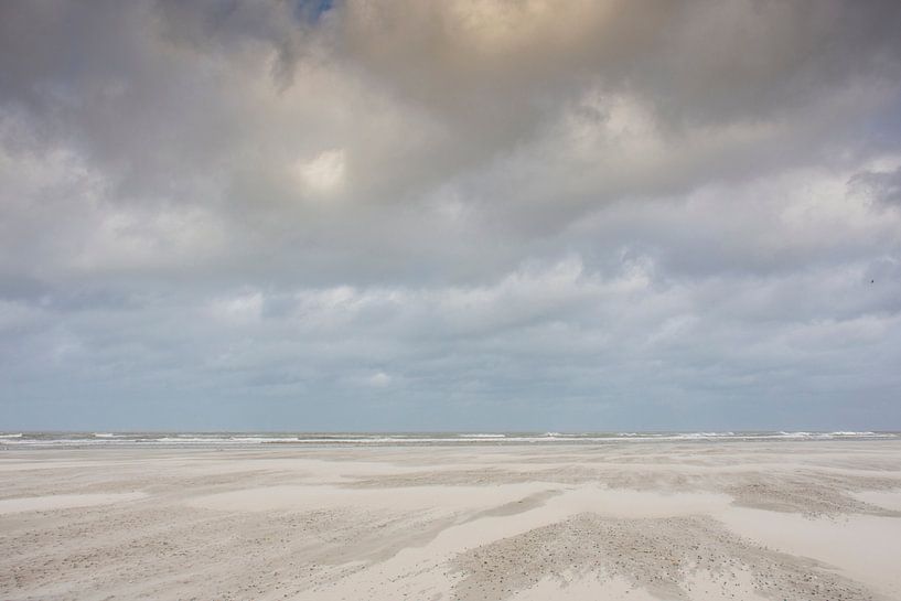 Stormachtig strand van Schiermonnikoog van Margreet Frowijn