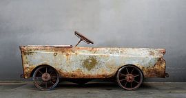 Antique pedal car by Peter Bartelings
