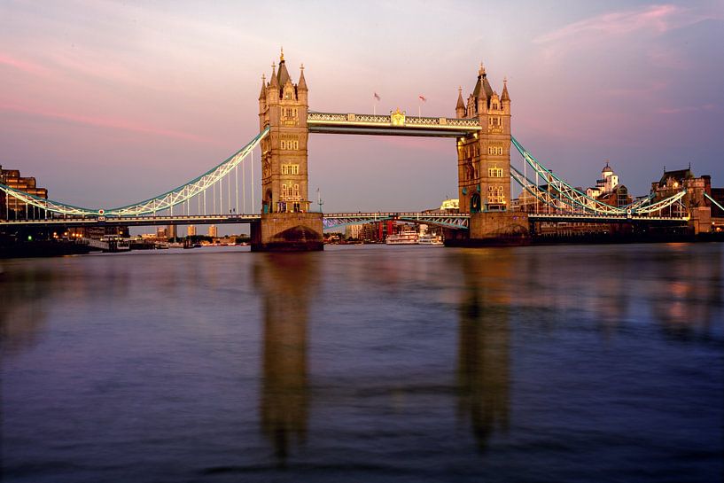 Tower Bridge by Hello Pompoyo