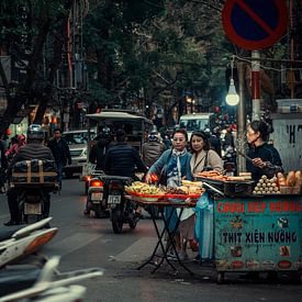 La vie dans la rue à Hanoi, au Vietnam. sur Ron van der Stappen