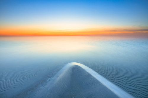 Zonsondergang boven het IJsselmeer bij Workum