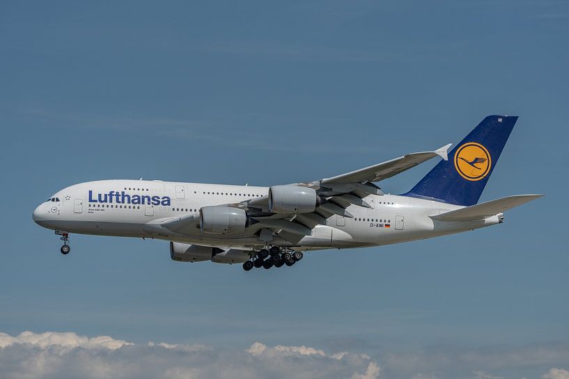 Airbus A380 der Lufthansa, hier bei der Landung auf dem Frankfurter Flughafen fotografiert. von Jaap van den Berg