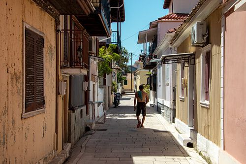 Griechische Straßenszene in Lefkas (Lefkada)