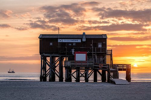 Zonsondergang aan de Noordzeekust
