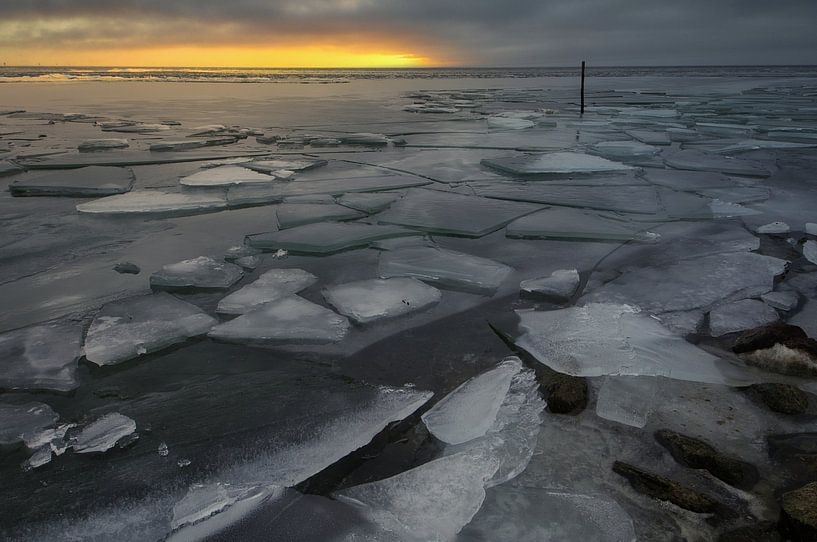 crunching ice breezand by peterheinspictures
