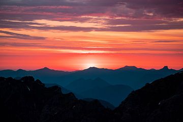 Sonnenaufgang über den Oberbayerischen Alpen von Leo Schindzielorz