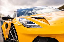 Lotus Emira auf der Rennstrecke von Assen - Autovisie Supertest 2022 von Martijn Bravenboer