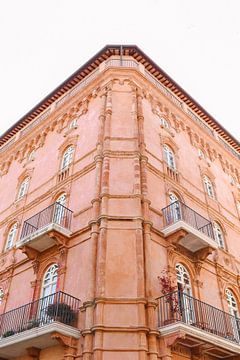 Koraal roze gebouw in Perugia | Italië | Architectuur | Reisfotografie | Print