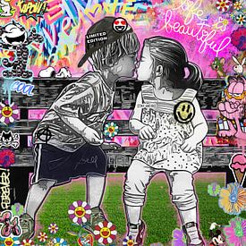 Kissing Kids POP ART Kunst von heroesberlin Wandkunst streetart Graffiti von Julie_Moon_POP_ART