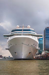 Cruise ship on the Amsterdam IJ by Anouschka Hendriks