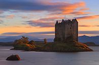 Zonsondergang bij Castle Stalker, Schotland van Henk Meijer Photography thumbnail