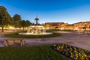 Schlossplatz in Stuttgart bei Nacht von Werner Dieterich