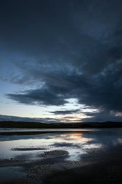 Coucher de soleil à l'embouchure d'une rivière en Nouvelle-Zélande. Baie de Surat. sur Albert Brunsting