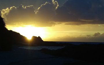 Sunset over Okinawa van Daniel Chambers