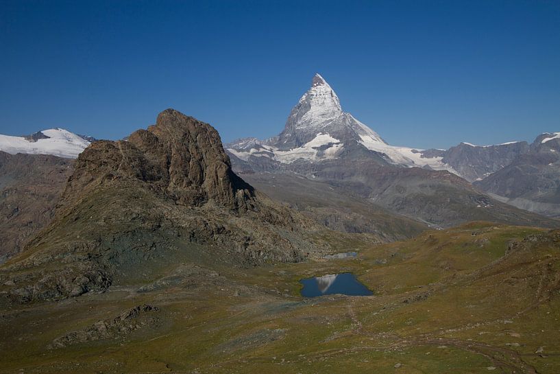 De Matterhorn spiegelend in de Riffelsee  van Paul Wendels