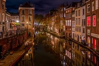 De Oude gracht in de avond