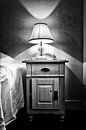 Oude Lamp op nachtkastje van Esther Hereijgers thumbnail