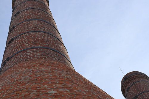 Cheminées du four à chaux sur Monica de Roo-Peeters
