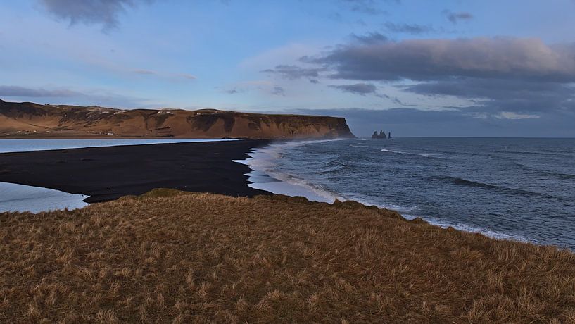Black beach by Timon Schneider