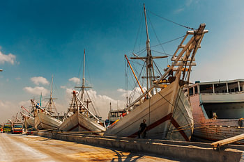 Pinisi-schepen in de haven
