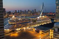 Kreuzfahrtschiff in Rotterdam