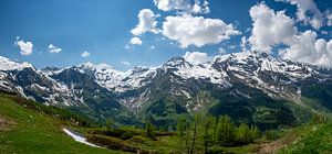 Tiroler Alpen in Österreich während des Frühlings