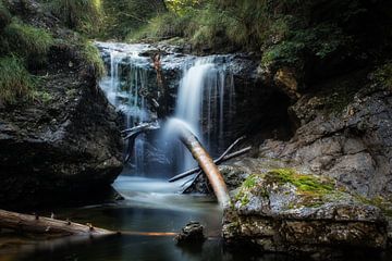 Wasserfall in der Eschenlaine van Franz Nagler