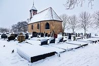 Het kerkje van Dorkwerd in de sneeuw van Evert Jan Luchies thumbnail