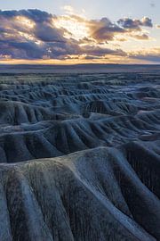Zonsopgang in de badlands van Utah van Martin Podt