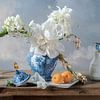 Delfts Blauw, witte bloemen en abrikozen ‘van Willy Sengers