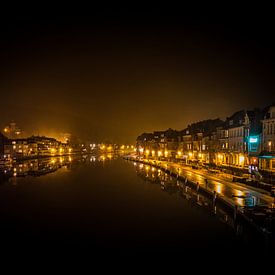 De weerspiegeling op de Maas Dinant, België. von Richard Lentjes